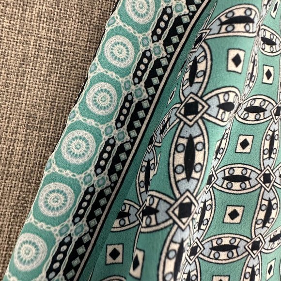 Max Studio Asymmetrical Top Flowy Lightweight‎ Small Green Sharkbite  Sleeveless - Picture 5 of 11